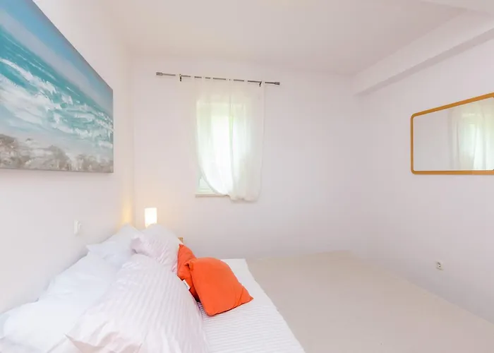 Color - One Bedroom With Terrace And Partial Sea View Blue Appartement Mlini